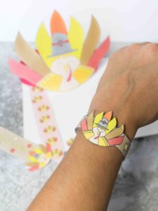 Your kids will love this Thanksgiving Craft! They will look so CUTE and ADORABLE with these Turkey Headband, Ties and Bracelets