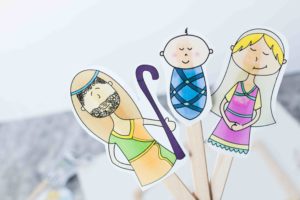 Your kids will have so much fun with these super cute and meaningful Christmas Story Stick Puppets Free Printables