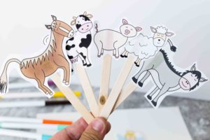 Your kids will have so much fun with these super cute and meaningful Christmas Story Stick Puppets Free Printables