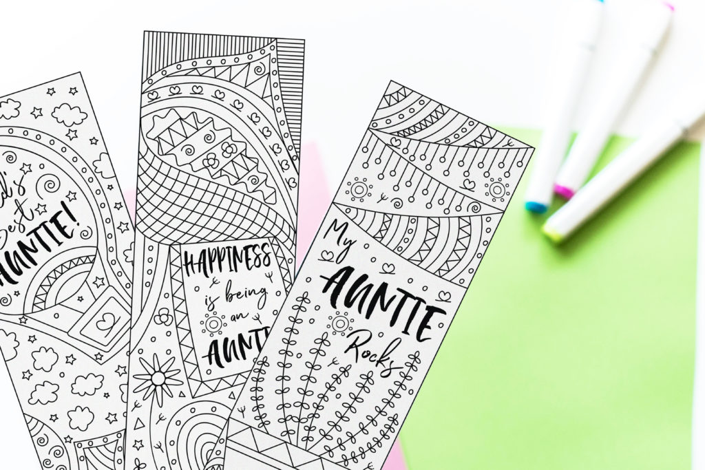 Are you an auntie, or have one that you absolutely love? Come and get this amazing Coloring Auntie Bookmarks Free Printable. Choose from 3 different options and, guess what, if you don't feel in the mood for coloring there's a version in color as well!