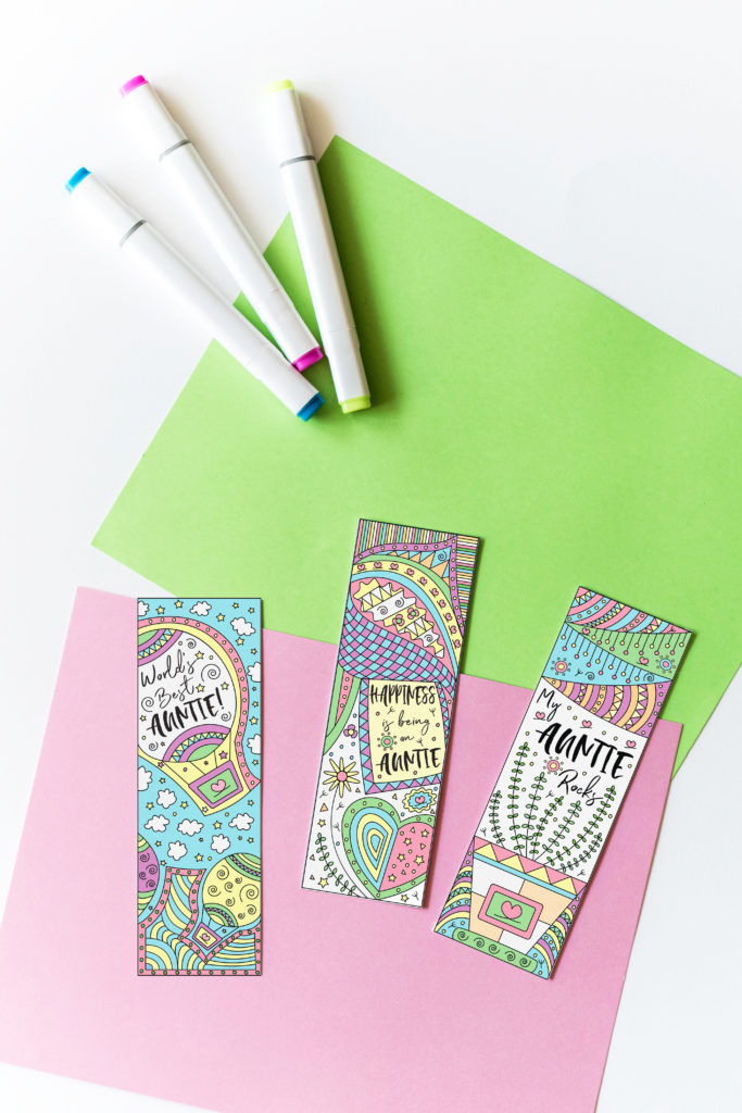 Are you an auntie, or have one that you absolutely love? Come and get this amazing Coloring Auntie Bookmarks Free Printable. Choose from 3 different options and, guess what, if you don't feel in the mood for coloring there's a version in color as well!