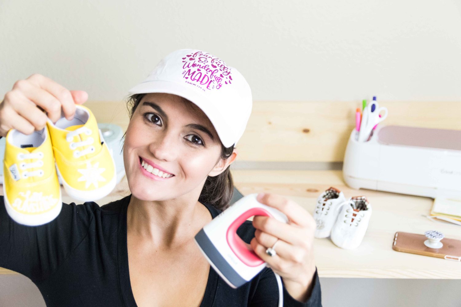 daydreamintoreality.com author holding Cricut Easypress Mini and projects made with it.