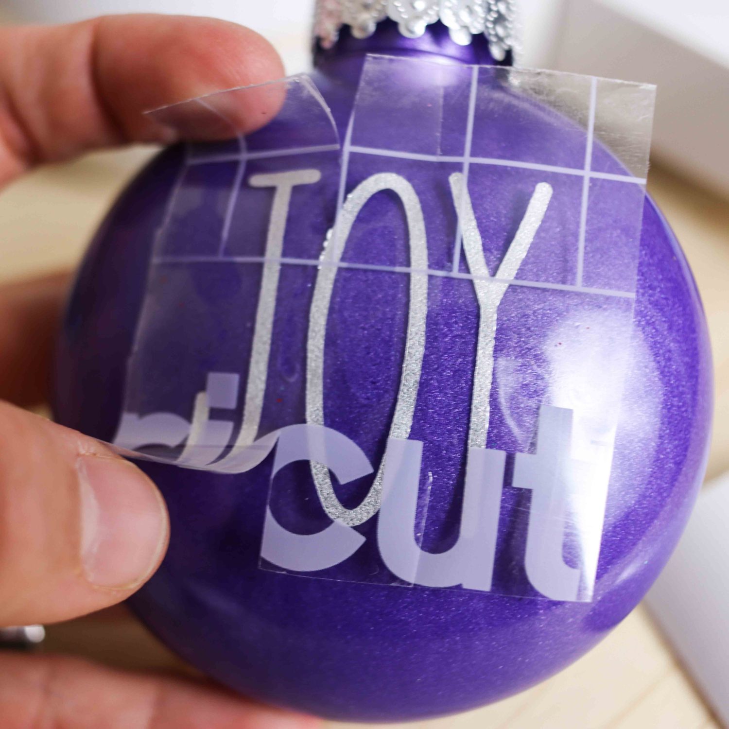 transfering vinyl to Christmas ornaments