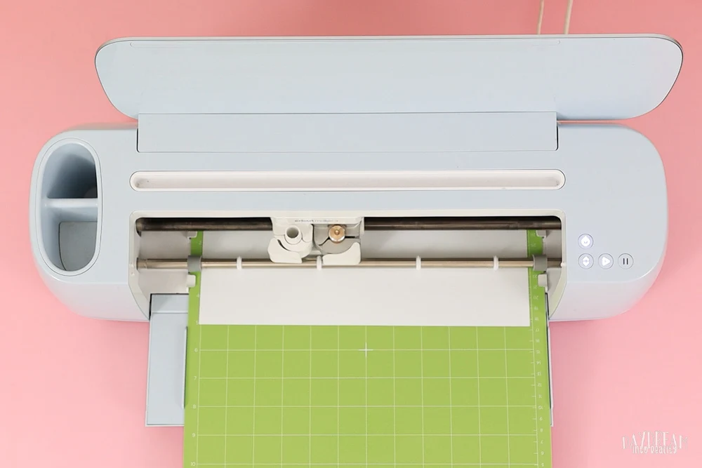 cricut machine cutting vinyl.