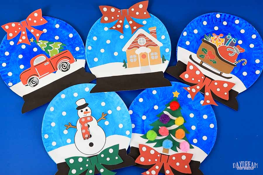 beautiful and adorable Christmassy paper plate snow globe craft.