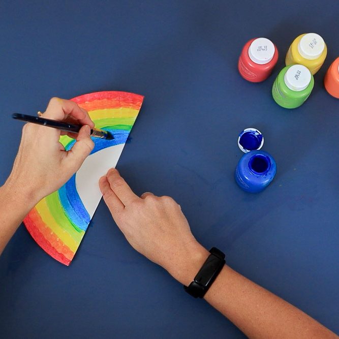 paint paper plate with the rainbow colors